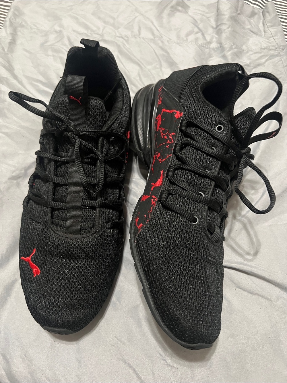 Puma Black Axelion City Escape in Red